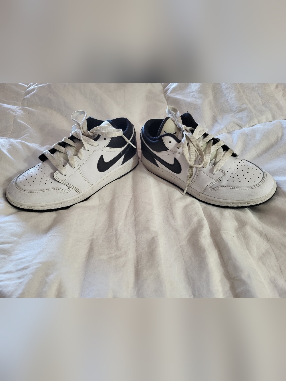 Nike White and Black Kids Air Jordans Low-Top Sneakers with Swoosh, Size 4
